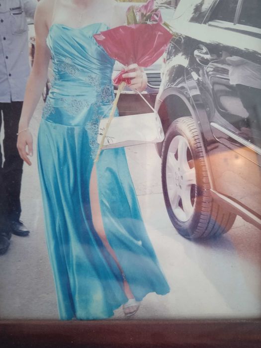 Абитуриентска рокля