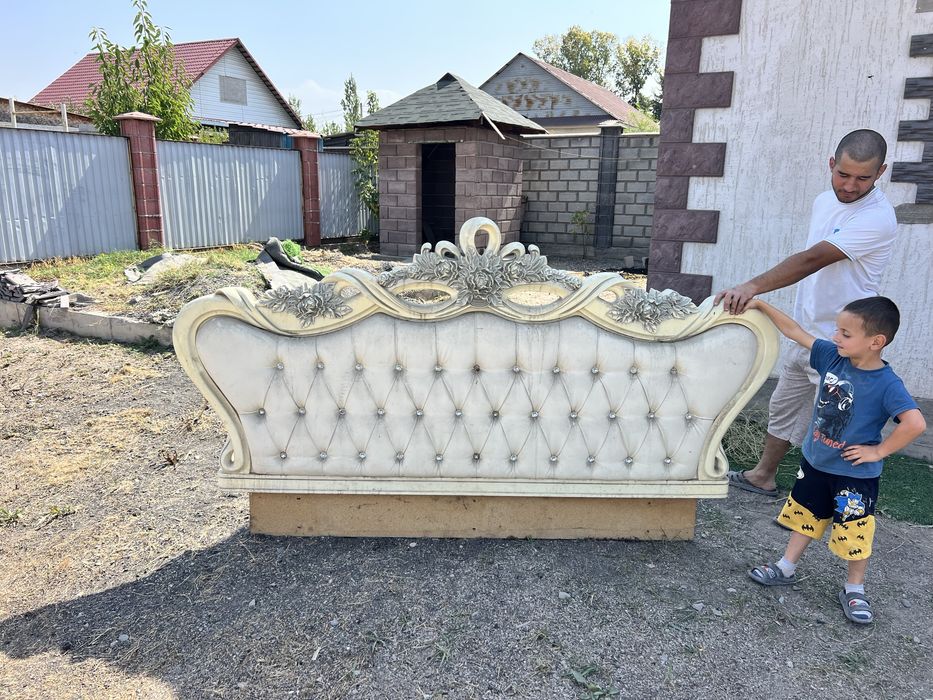 Бесплатно стойка от спальни