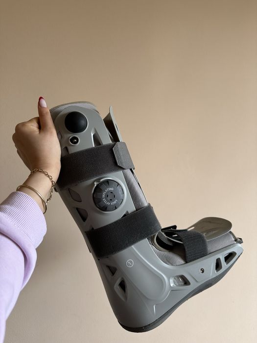 Ортеза за десен крак