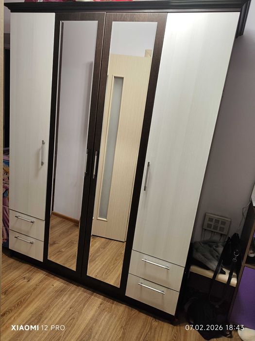 Шкаф - распашной