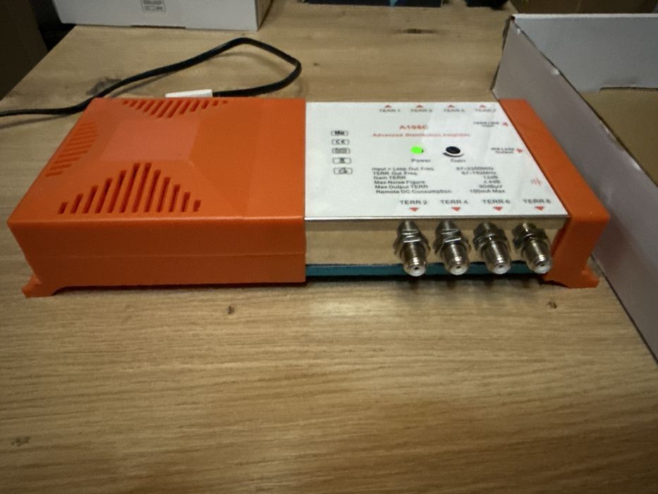 A108C Amplificator distributie TV 1x8 DVB-T/T2 CATV 8 iesiri 87-230MHz 4G LTE Semnal TV terestru