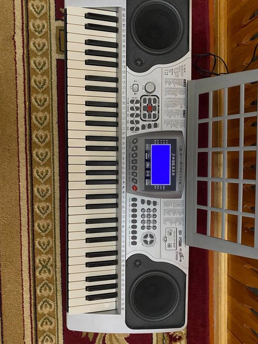 Продам синтезатор (электропианино)