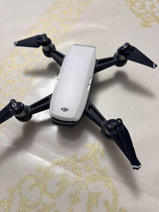 Продам дрон DJI Spark квадрокоптер