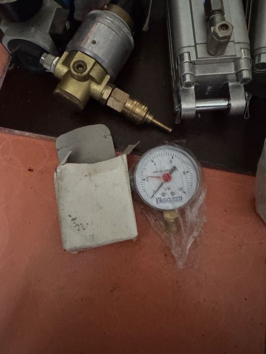 Cilindre pneumatice FESTO