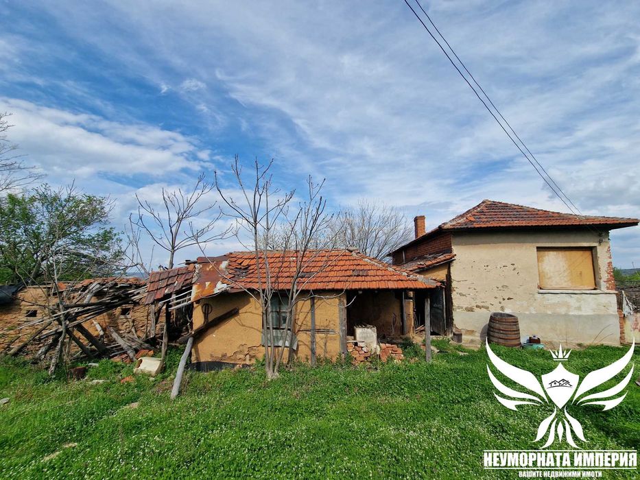 Двуетажна вила/къща 180РЗП с 5200кв.м. двор УПИ село Константиново