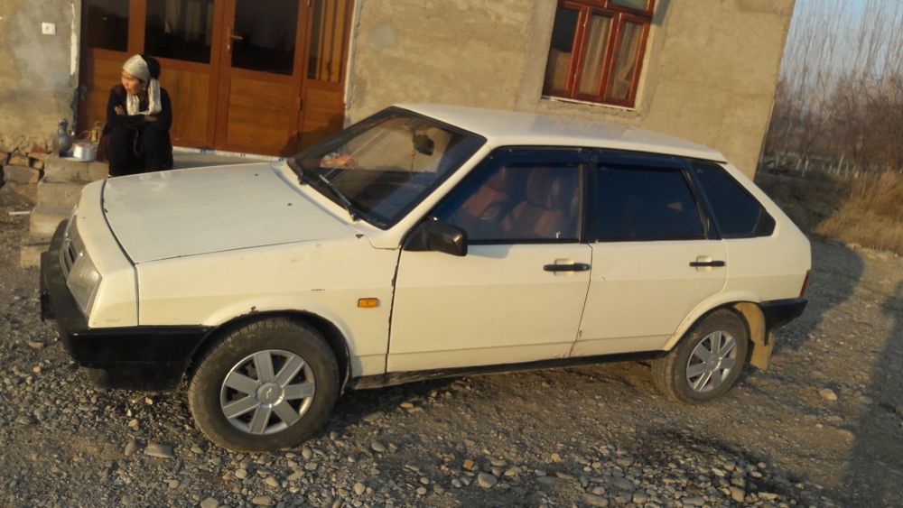 Узим миниб йурган машенс