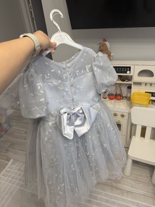 Продам детские платья (4–6 лет)