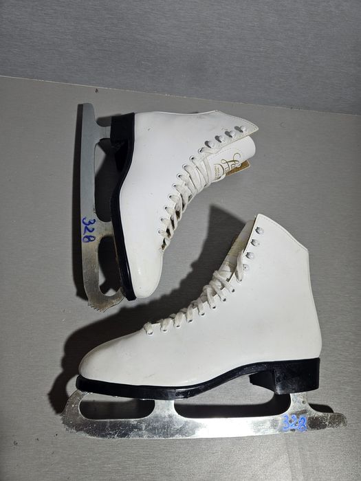 Patine 328 gheata patinaj artistic  Lange marime  40  (26,5    cm lungime interioara).