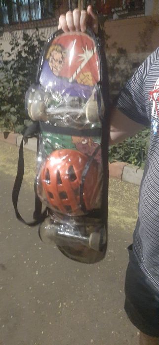 Скейт новый катались 2 раза есть вся защита