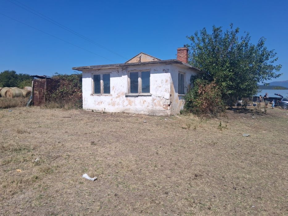 Селскостопанска сграда с РЗП 535 кв.м. подходяща за ферма