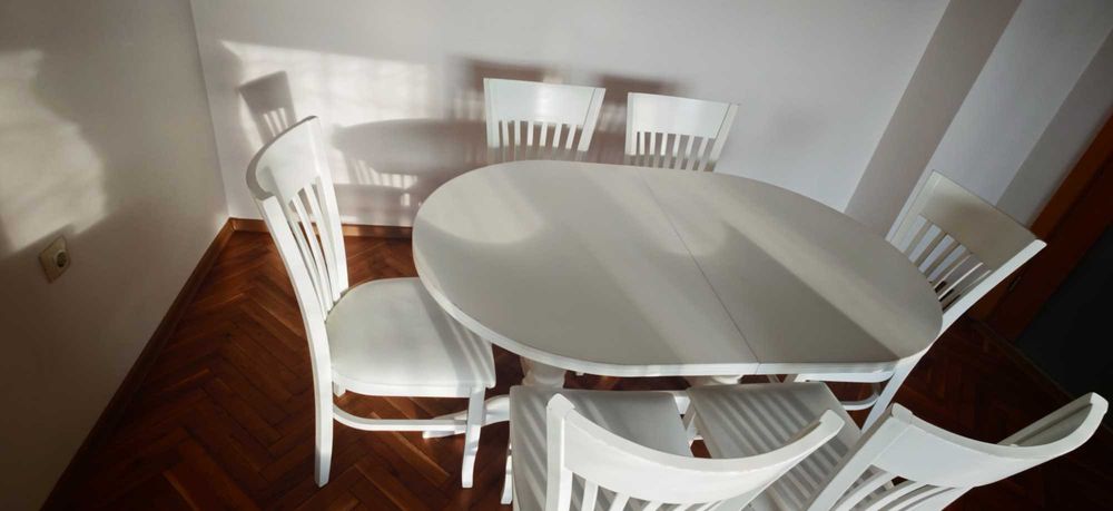 Бяла дървена трапезна маса, разтегателна 90/140(180)/75, със 6 стола