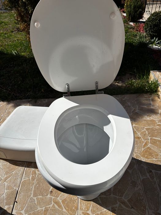 Vând vas wc dulap și oglindă baie