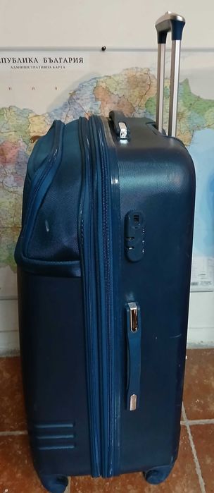 Куфар голям твърд с дръжка на колела