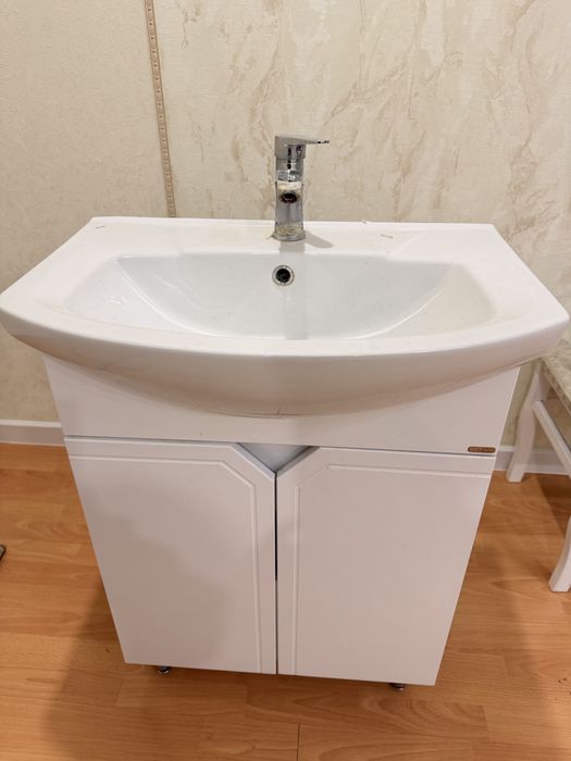 Продам машинку, тумбу, ванну и унитаз