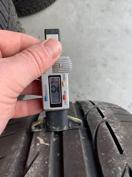 Anv vara 225/40/19 Bridgestone/Falken RFT