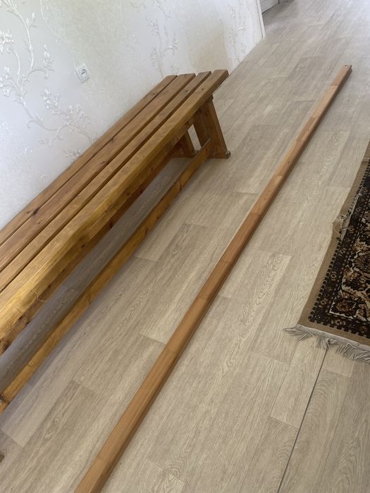 Поручень деревянный для лестницы.