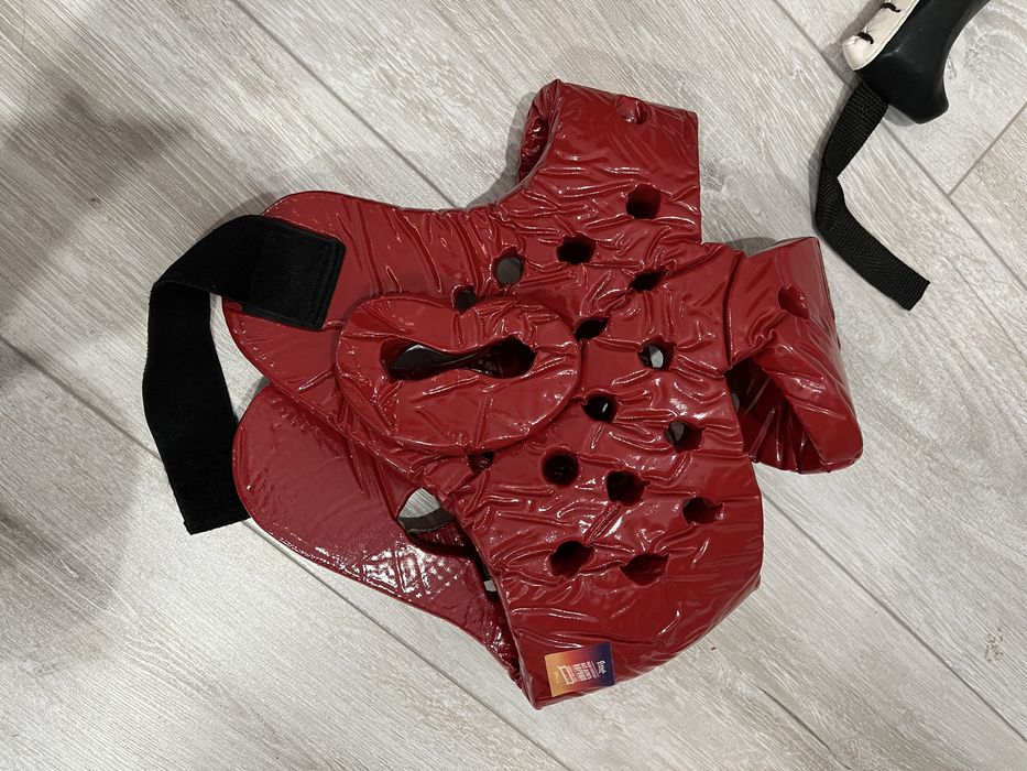 Протектор размер 4 в подарок шлем