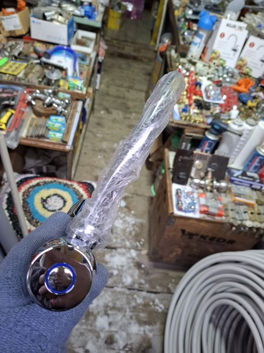 Смеситель для кухонной раковины.