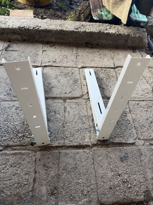 Стойки за стенен монтаж на климатик