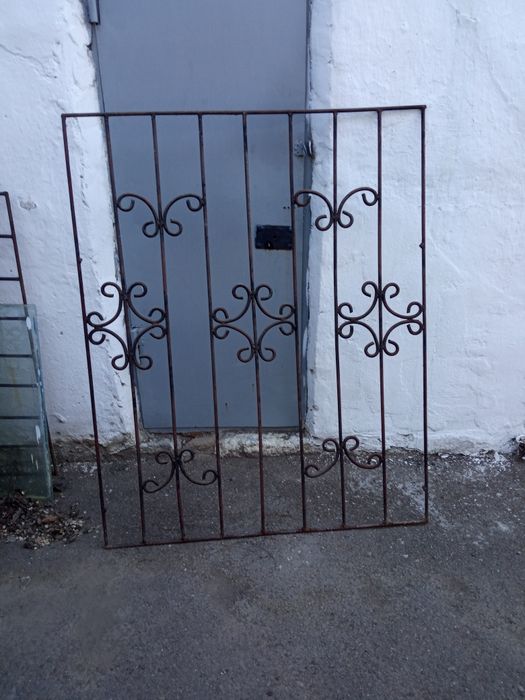 Решетки на окна стальные