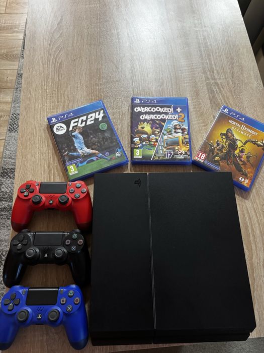 PS4  + 3 контролера + 3 игри