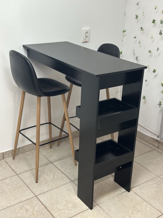 Masa de bar cu scaune