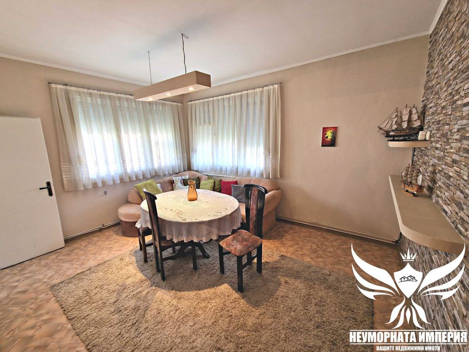 Продавам триетажна къща РЗП 366кв. с 351кв.м. двор в гр.Асеновград