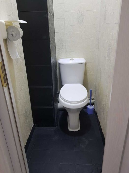 Продам квартиру сергели 8а напротив дехкан базара 2 этаж