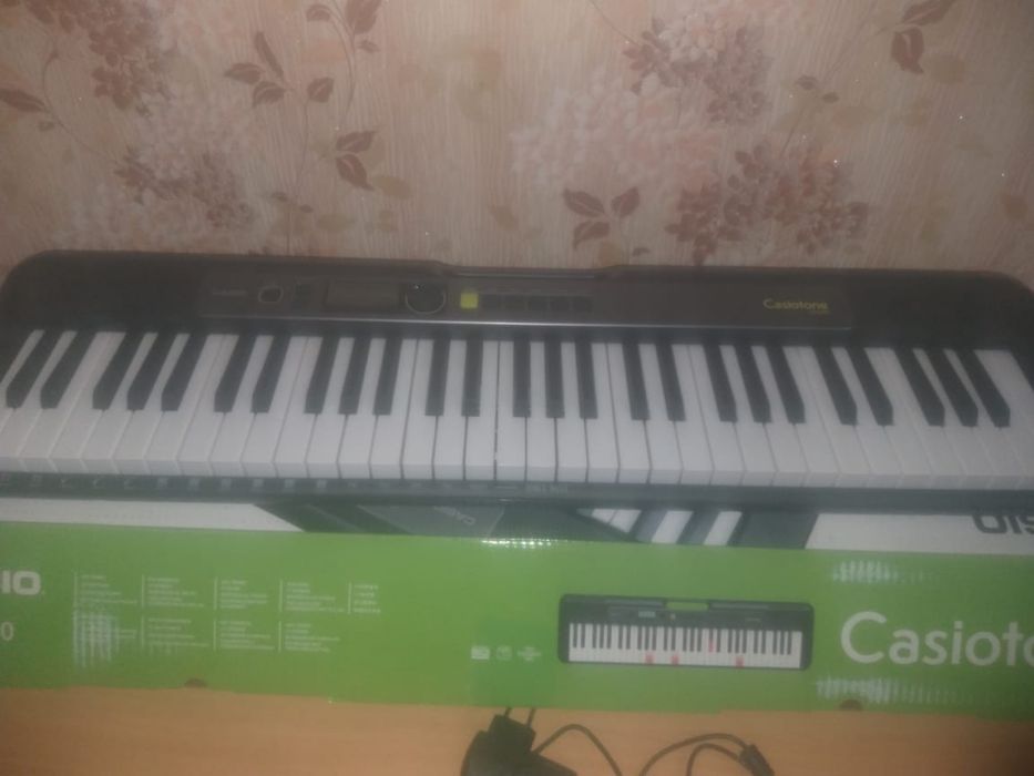 Продается Синтезатор Casioton