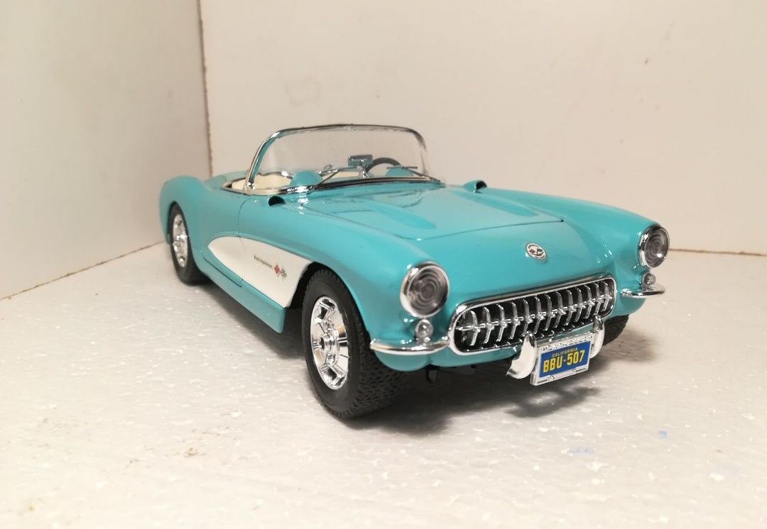 Bburago chevrolet corvette hot sale 1957 model car