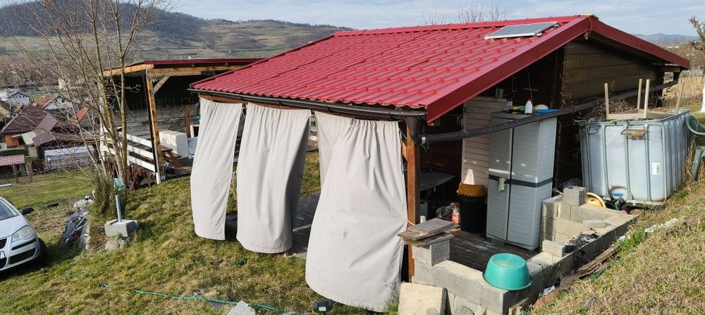 Vând Cabana cu terasa și loc joaca