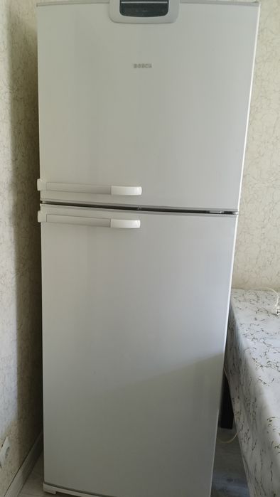 Продам 2-х камерный холодильник б/у