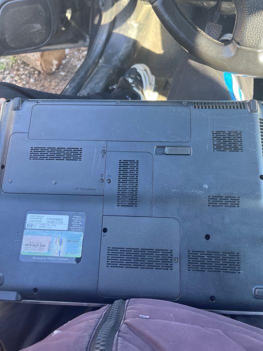 Vând leptop HP adus din Belgia laptopul se prezintă foarte bine arată impecabil