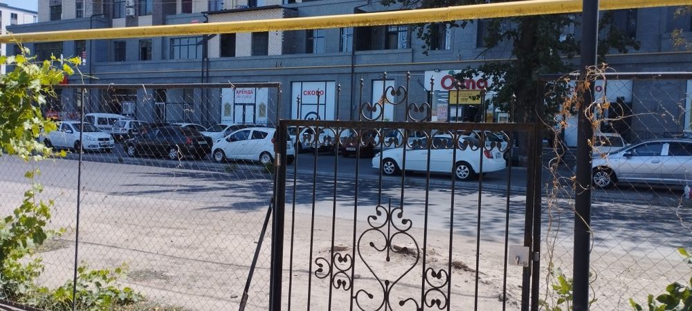 Yashnobod tumani Boku ko'chasi birinchi qatorda uy sotiladi.