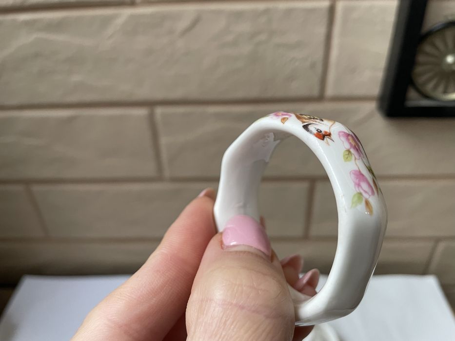 Красиви порц.пръстени за салфетки от Англия