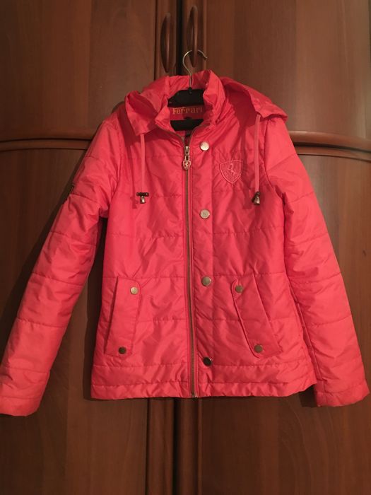 Продам легкую куртку для весны