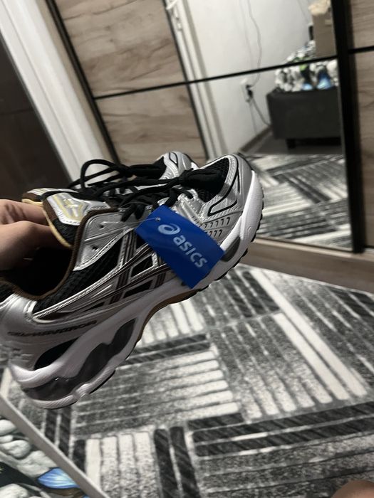 Adidasi asics noi