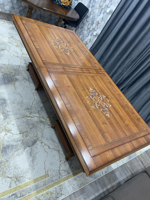 Стол в гостиную и сервант