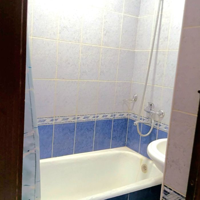 2/4/4 Jarariqda 2 xonali uy sotiladi zudlik bilan!