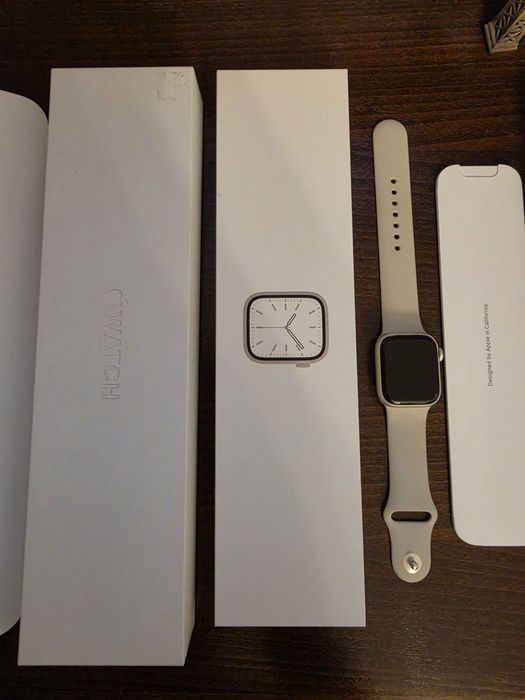 Apple watch  starlight