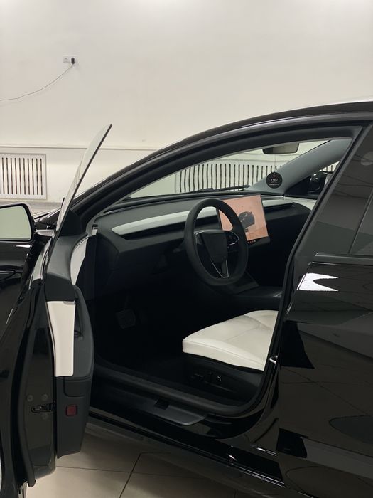Tesla Model 3 Highland Restyling  2025