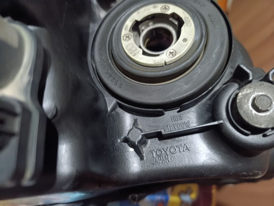 Фара на Тойота Камри 50