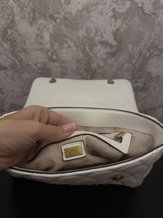 Дамска чанта Guess