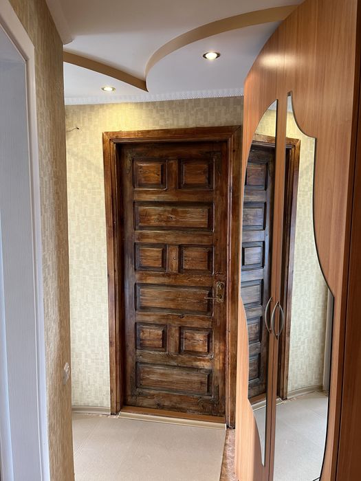 Продам дверь деревянную