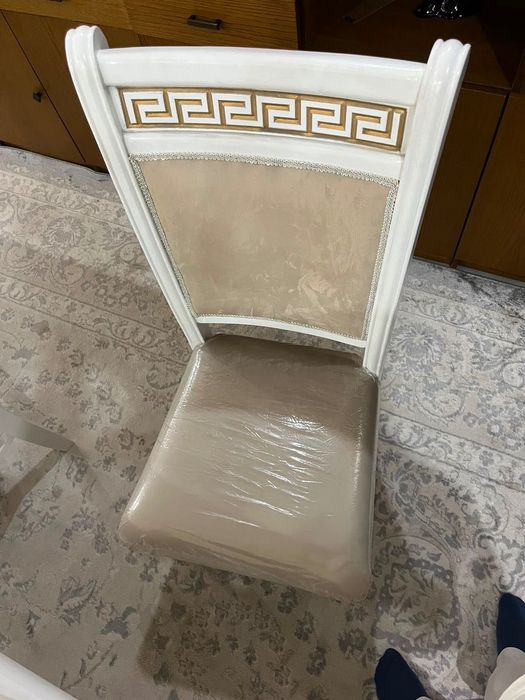 Продается стол и стулья