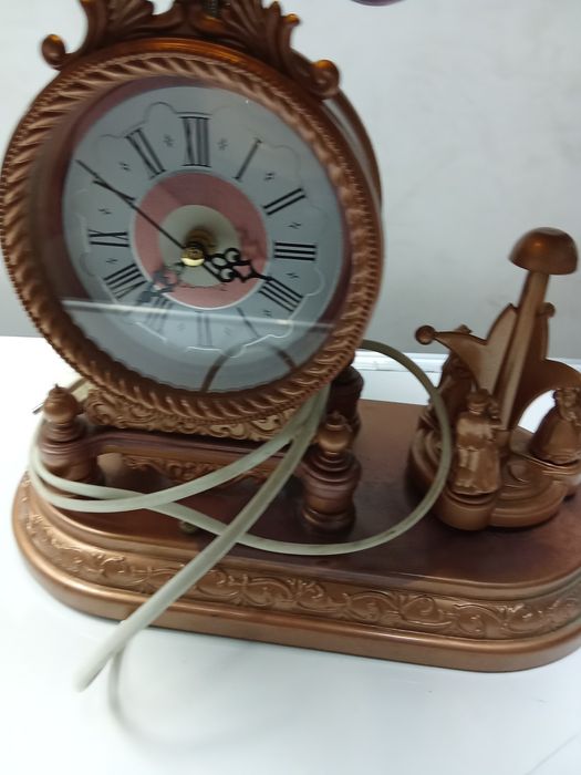 Ретро нощни лампи с часовник и навиващ декоративен механизъм