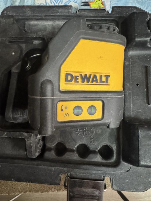 лазерен нивелир dewalt dw088cg зелен