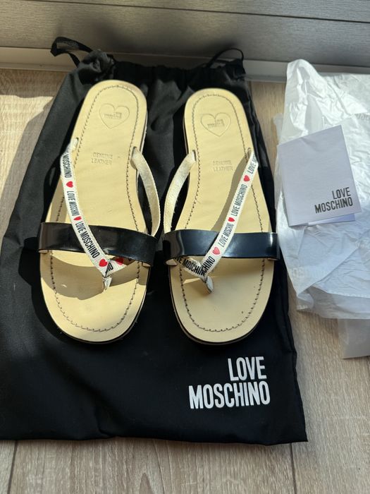 Love Moschino flip flops size 39 piele