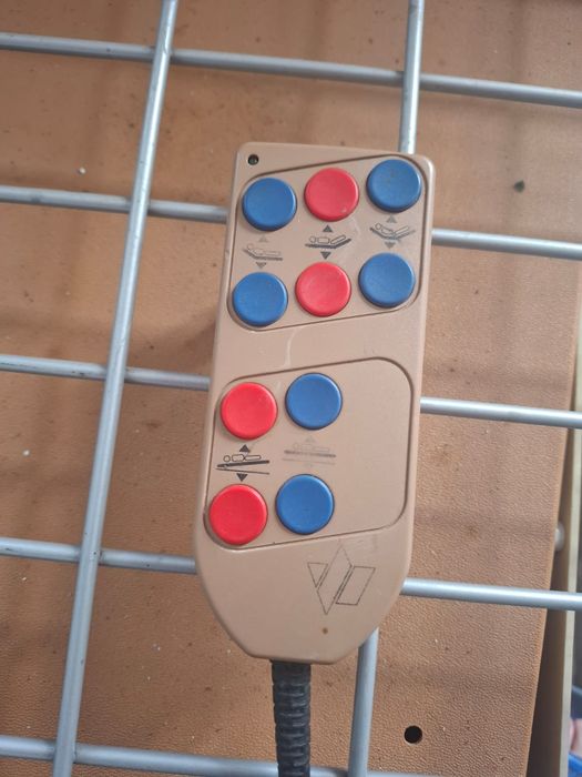 Paturi metalice cu reglaj pe telecomandă.