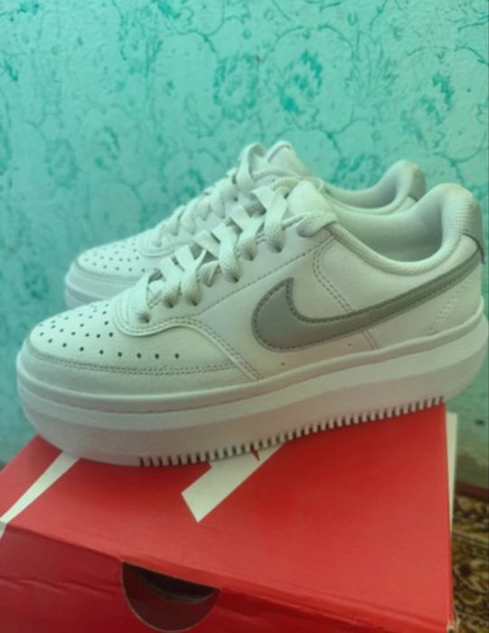 Adidasi Nike Court Vision Alta